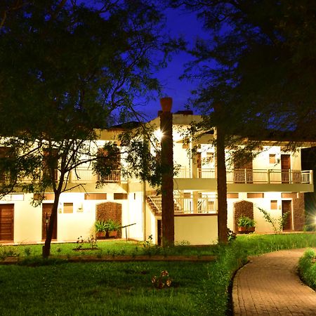 ฮันเตอร์ส ลอดจ์ Bed & Breakfast Twaandu ภายนอก รูปภาพ
