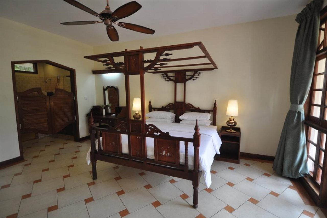ฮันเตอร์ส ลอดจ์ Bed & Breakfast Twaandu ภายนอก รูปภาพ